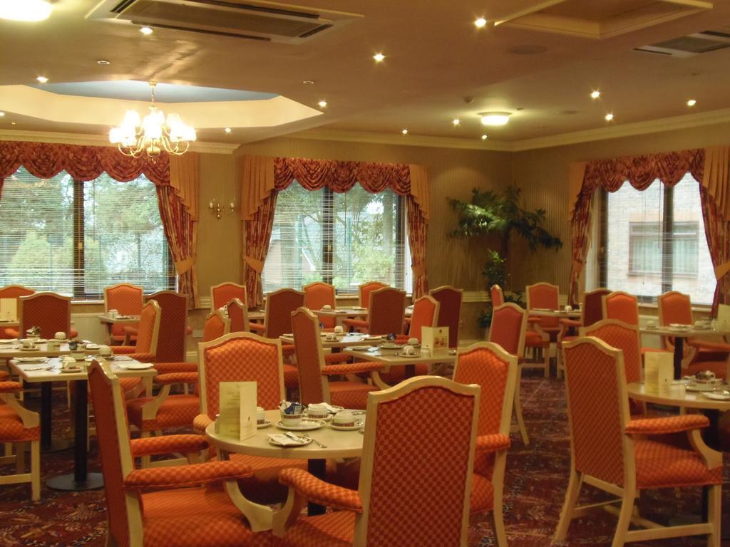 Lakeside Continental Hotel كامبرلي المظهر الخارجي الصورة