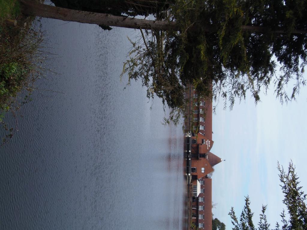 Lakeside Continental Hotel كامبرلي المظهر الخارجي الصورة